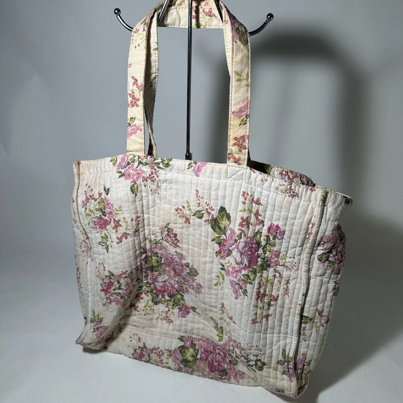 Elegant Cream and Pink Floral Tote Bag with Quilted Design