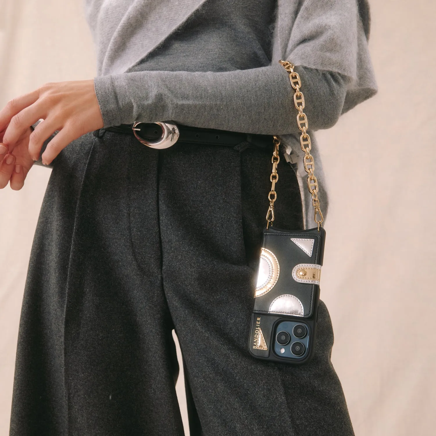 Isla MagSafe Charging Wristlet Phone Case - Black/Gold