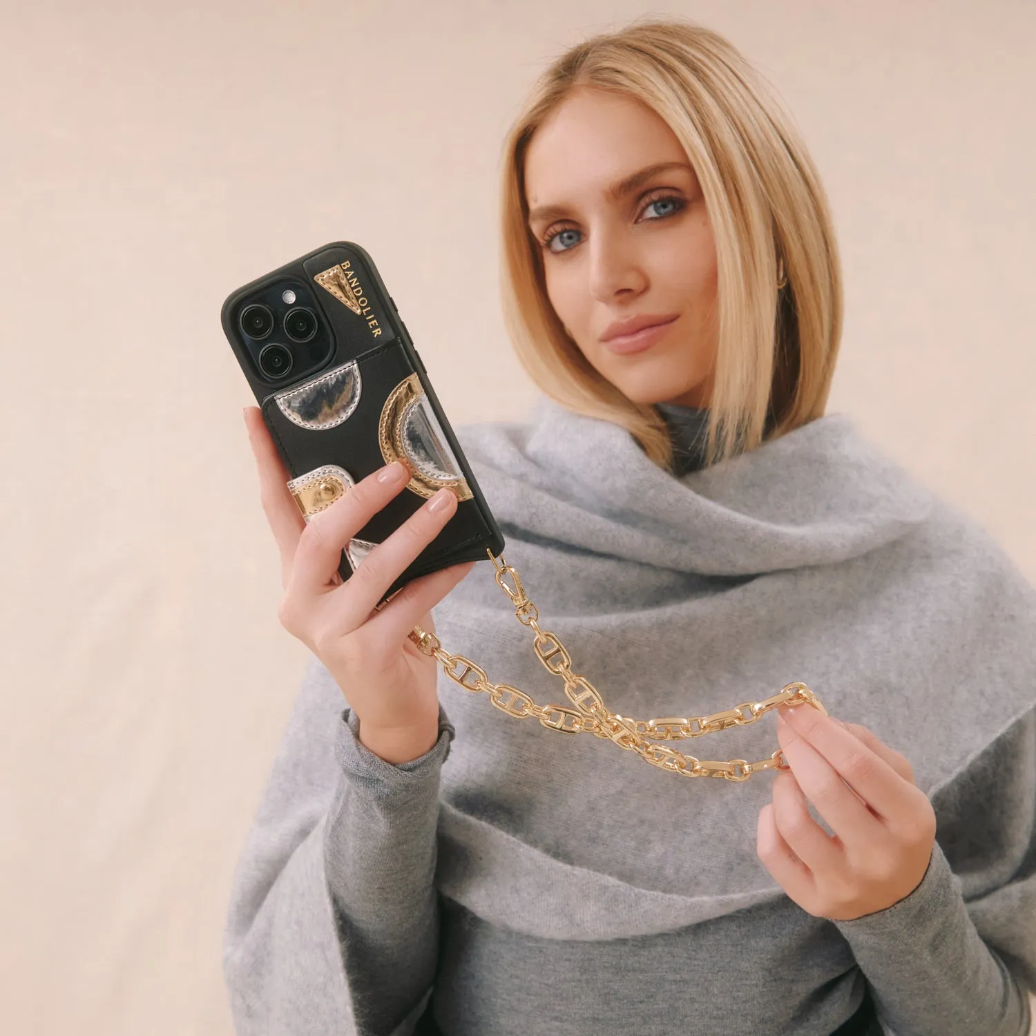 Isla MagSafe Charging Wristlet Phone Case - Black/Gold