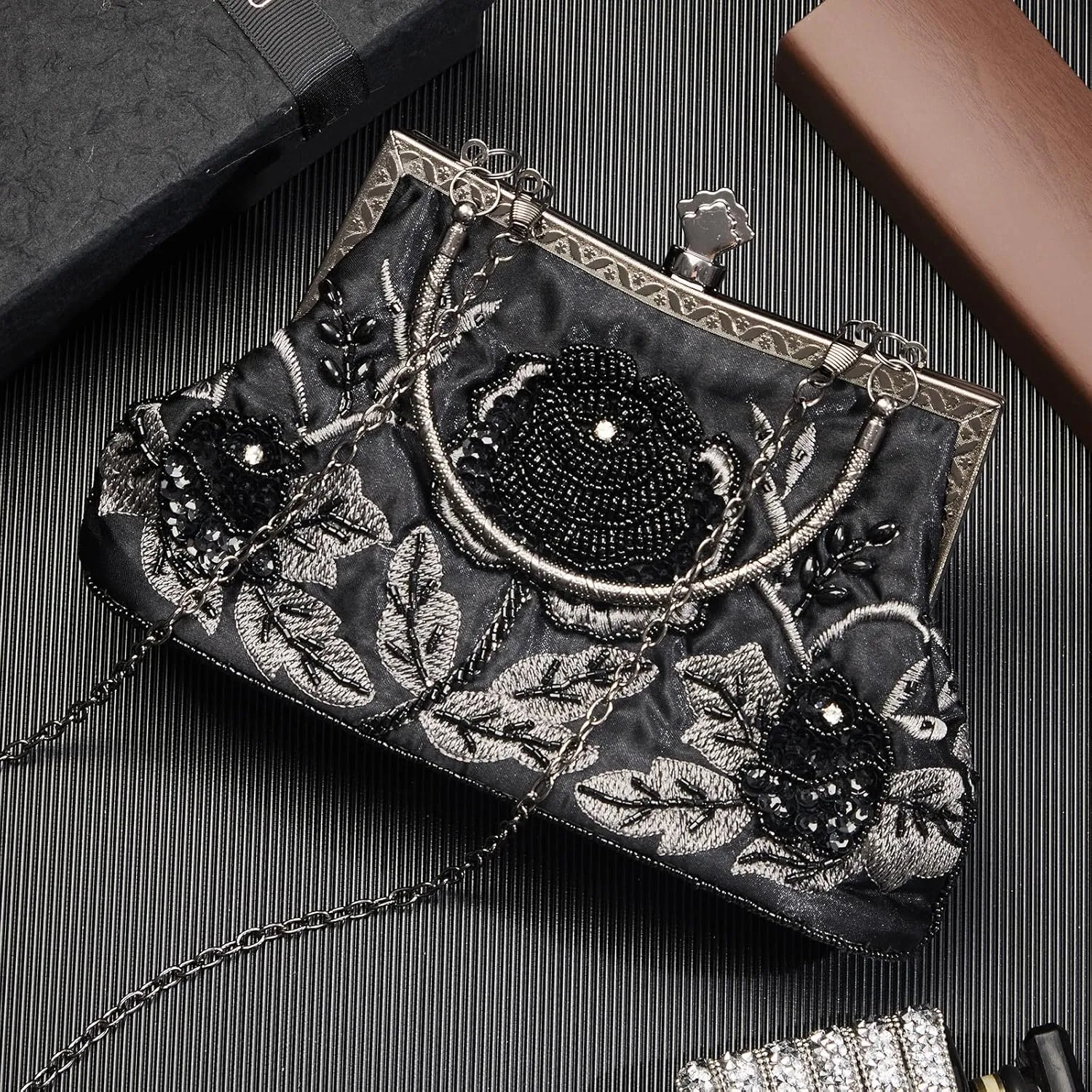Women's Beaded Clutch Vintage Embroidery Evening Bag Sequin Rhinestone Clutch Purse Floral Crossbody Bag